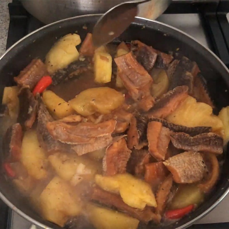 Bước 3 Kho khô cá lóc Khô cá lóc kho thơm