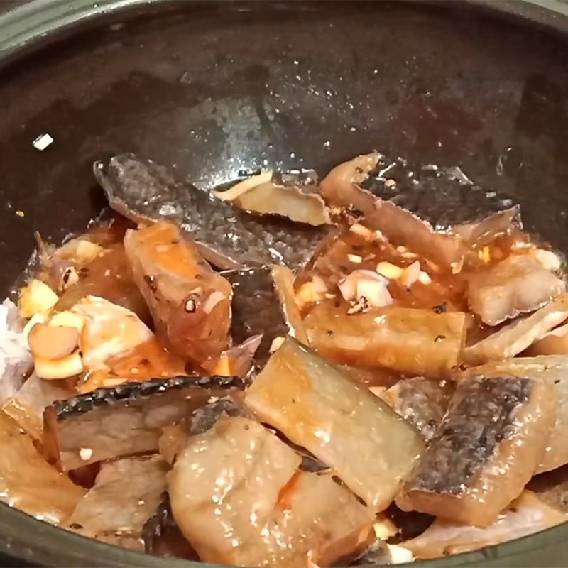 Bước 3 Kho khô cá lóc Khô cá lóc kho tiêu