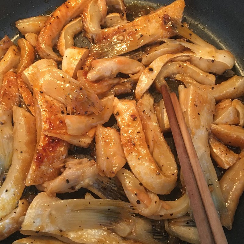 Bước 2 Kho lườn cá Lườn cá hồi kho tiêu