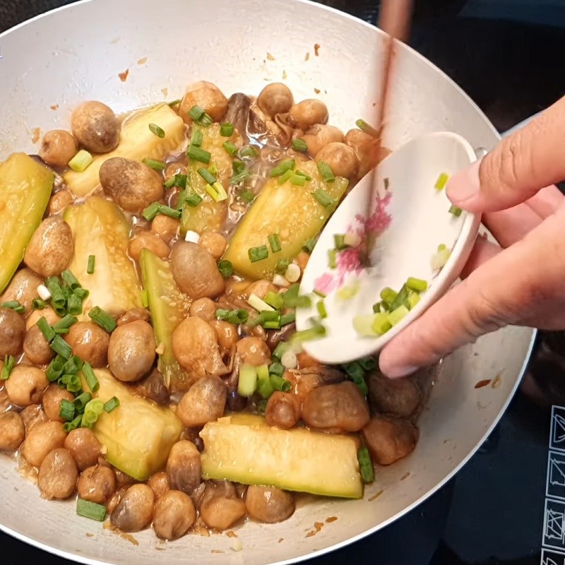 Bước 4 Kho món ăn Bầu kho nấm rơm