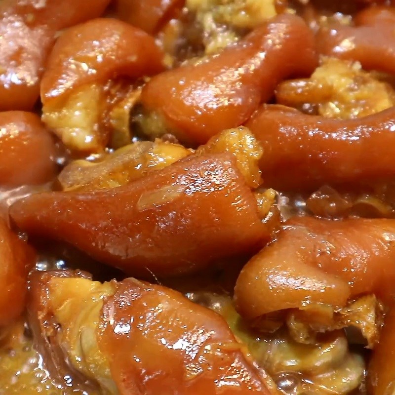 Bước 4 Kho móng giò Móng giò kho sả ớt