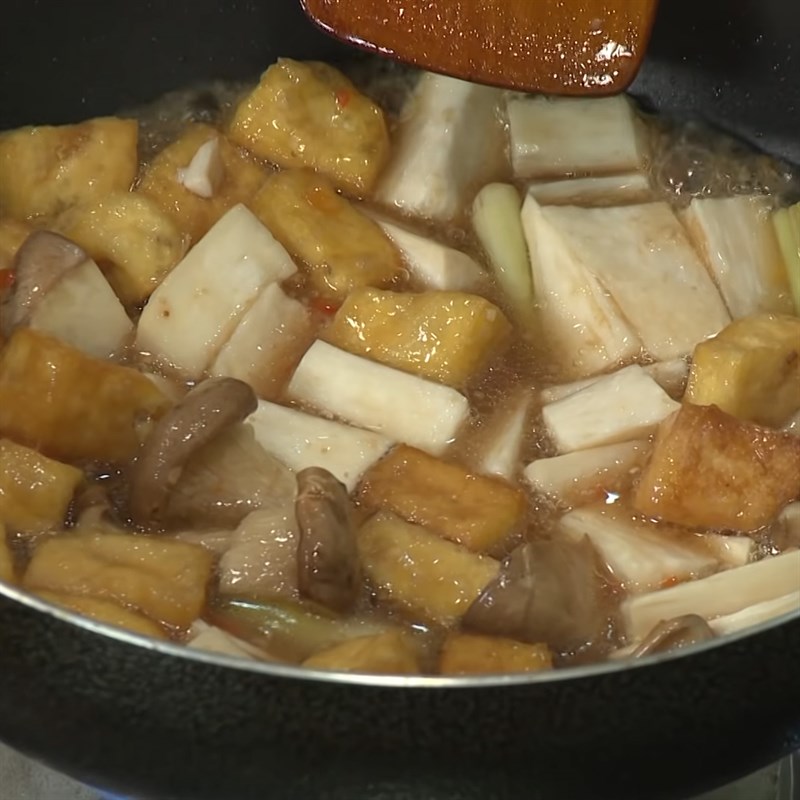 Bước 3 Kho nấm và đậu hũ Nấm đùi gà kho me