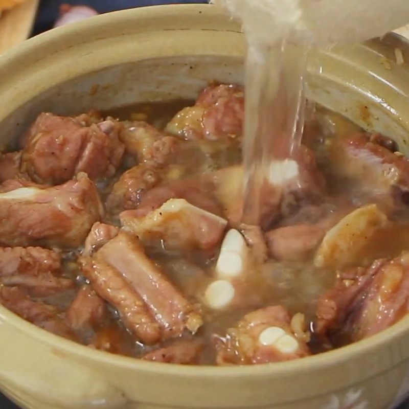 Bước 3 Kho sườn Bánh mì chảo sườn kho
