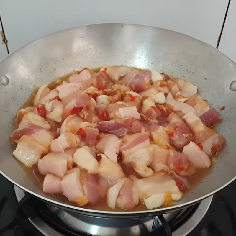 Bước 3 Kho thịt Thịt kho củ cải muối