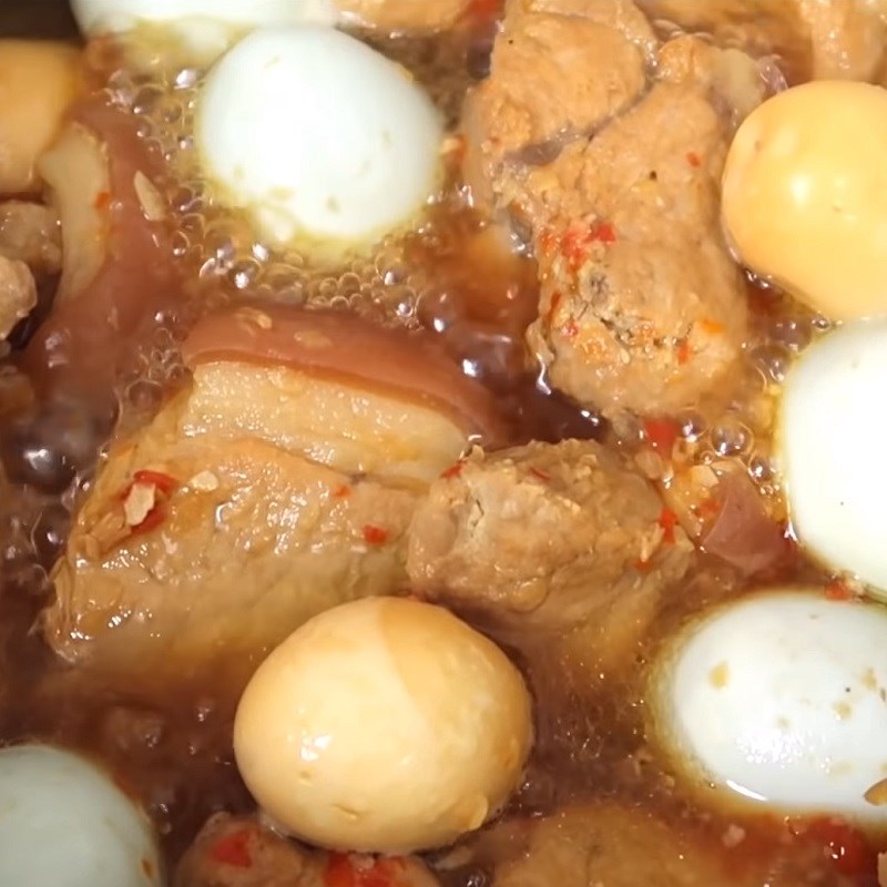 Bước 4 Kho thịt Thịt kho trứng muối