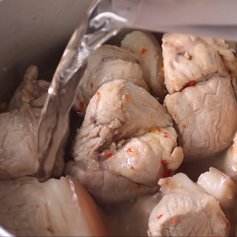 Bước 4 Kho thịt Thịt kho trứng muối