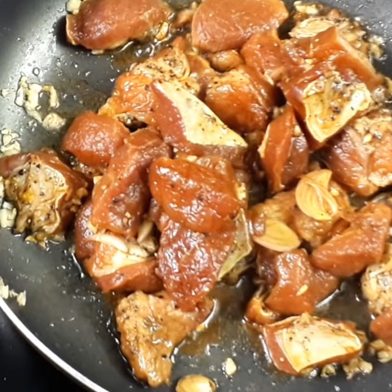 Bước 3 Kho thịt Thịt nạc kho tiêu