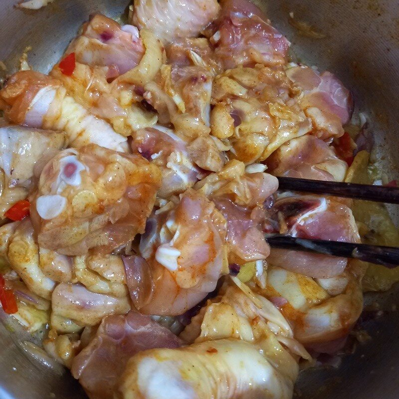 Bước 3 Kho thịt gà Gà kho cà ri