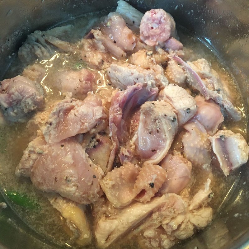 Bước 2 Kho thịt gà Gà kho tiêu