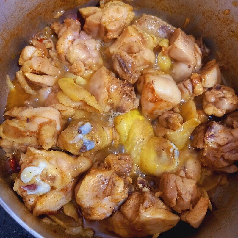 Bước 3 Kho thịt gà Gà kho cà ri