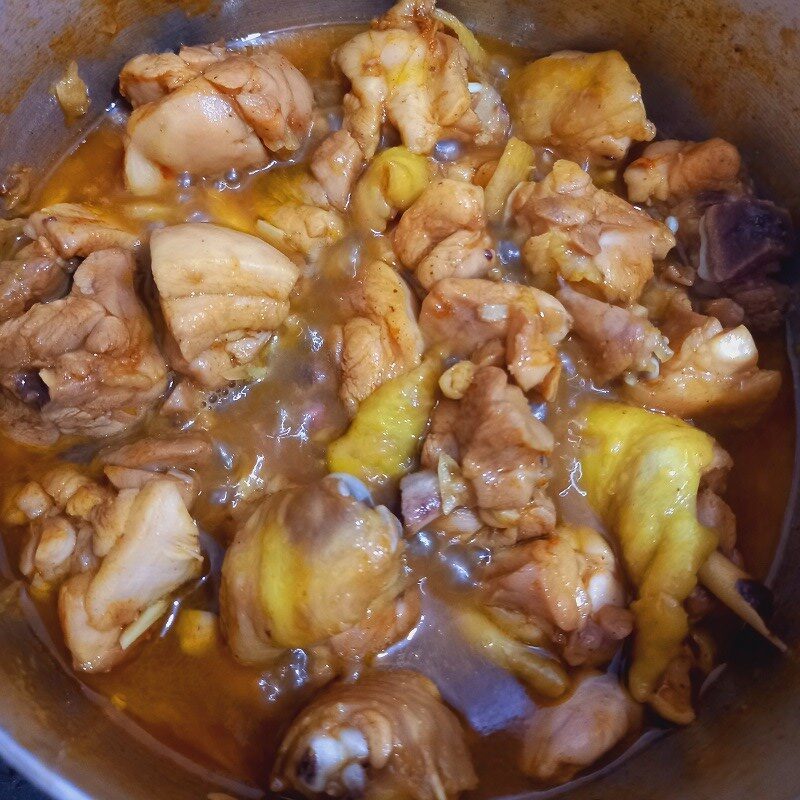 Bước 3 Kho thịt gà Gà kho cà ri