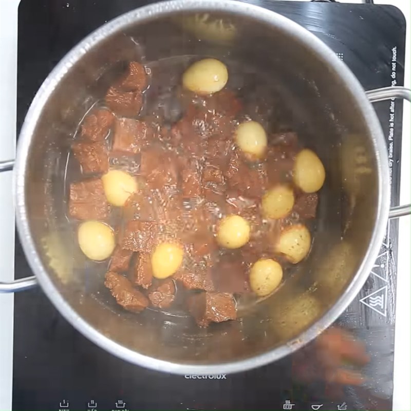 Bước 3 Kho thịt và trứng cút Thịt bò kho tàu