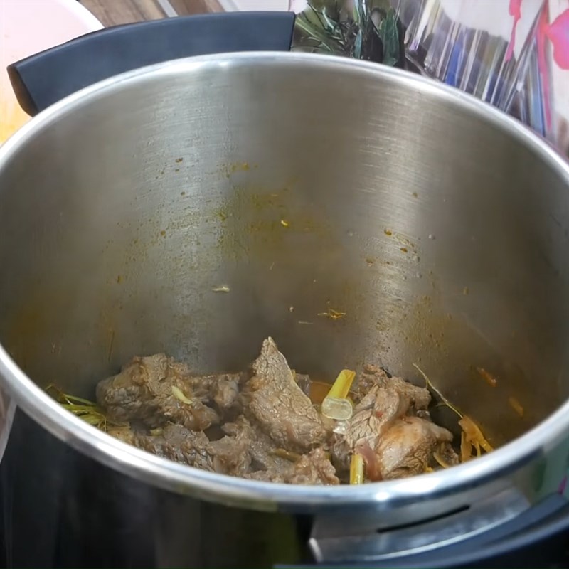 Bước 3 Kho thịt bò Thịt bò kho ngũ vị