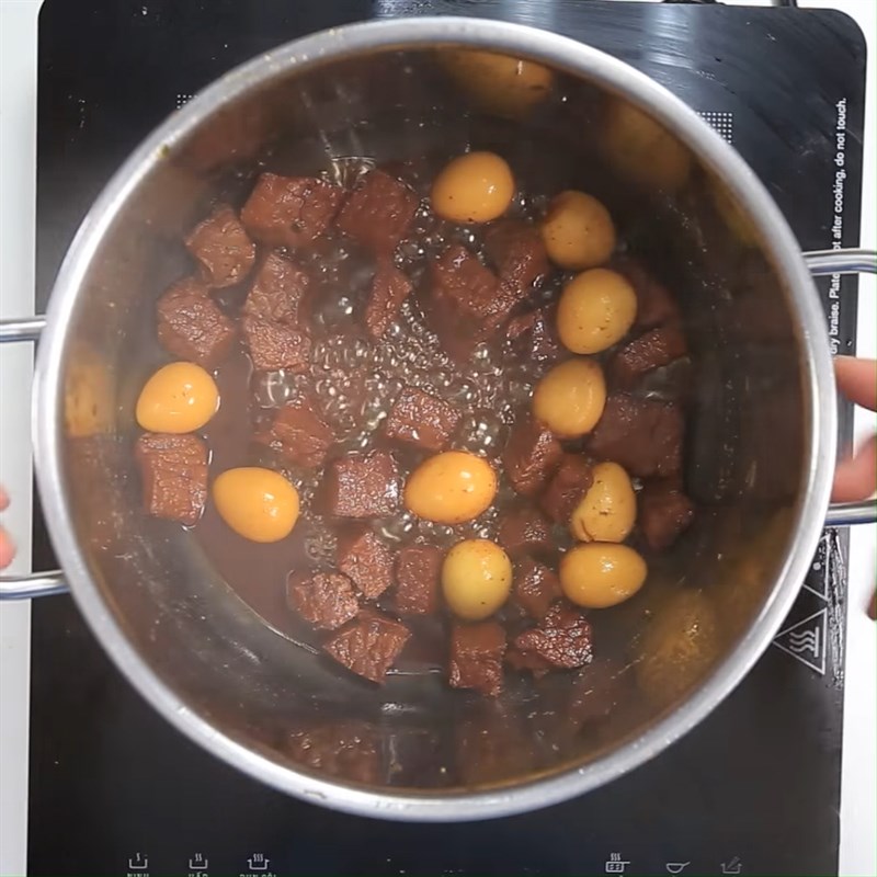 Bước 3 Kho thịt và trứng cút Thịt bò kho tàu
