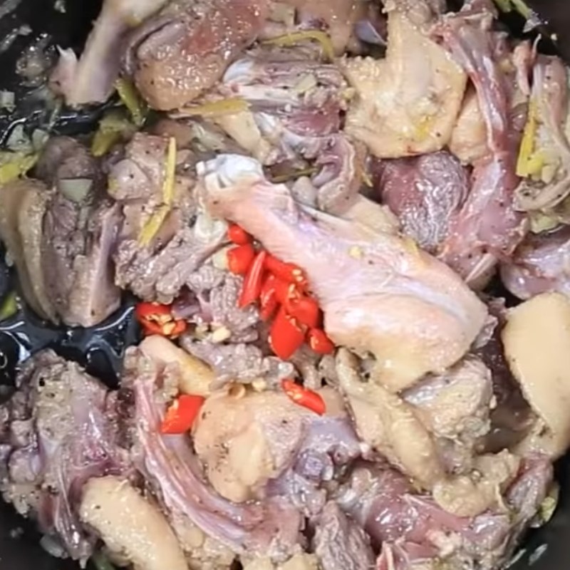 Bước 3 Kho thịt vịt với chuối xanh Vịt kho chuối xanh