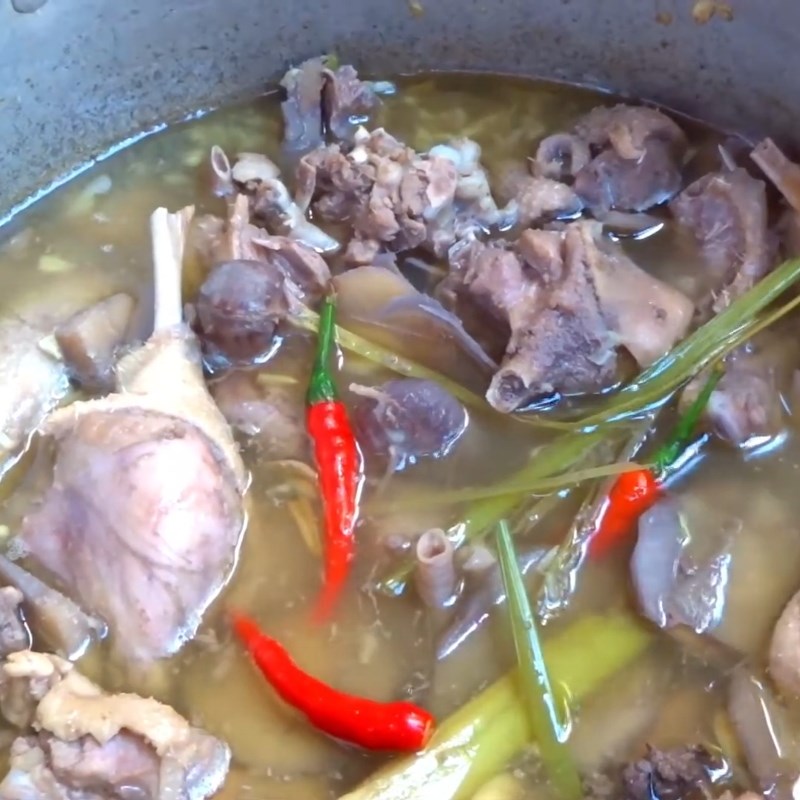Bước 3 Kho thịt vịt với riềng Vịt kho riềng