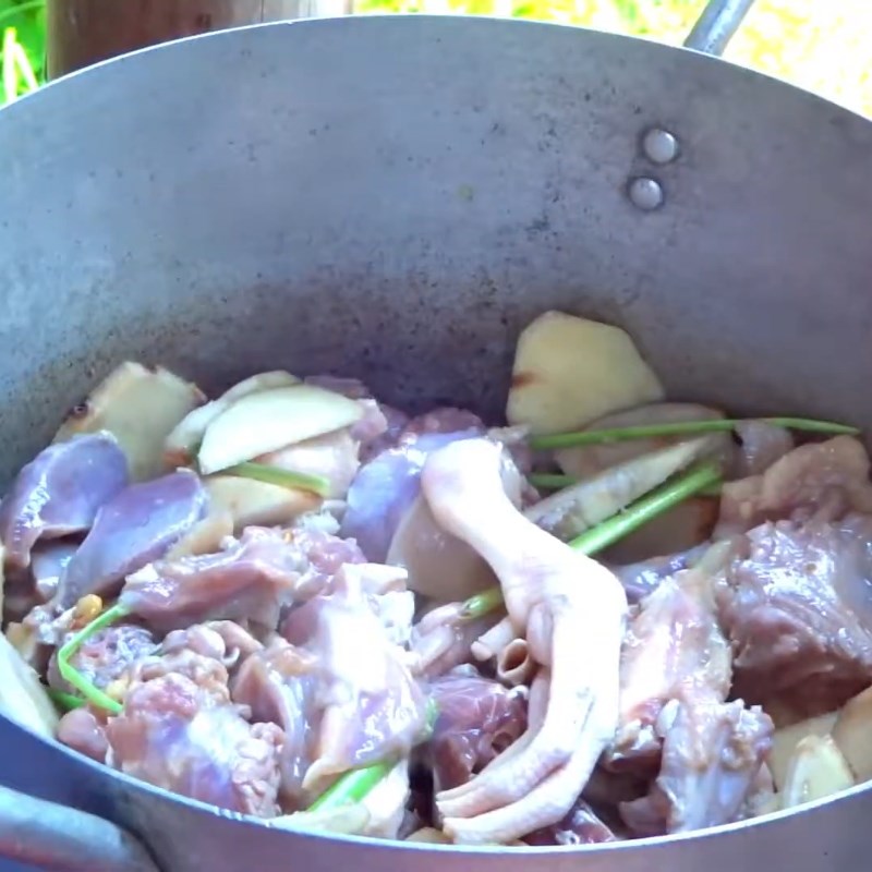 Bước 3 Kho thịt vịt với riềng Vịt kho riềng