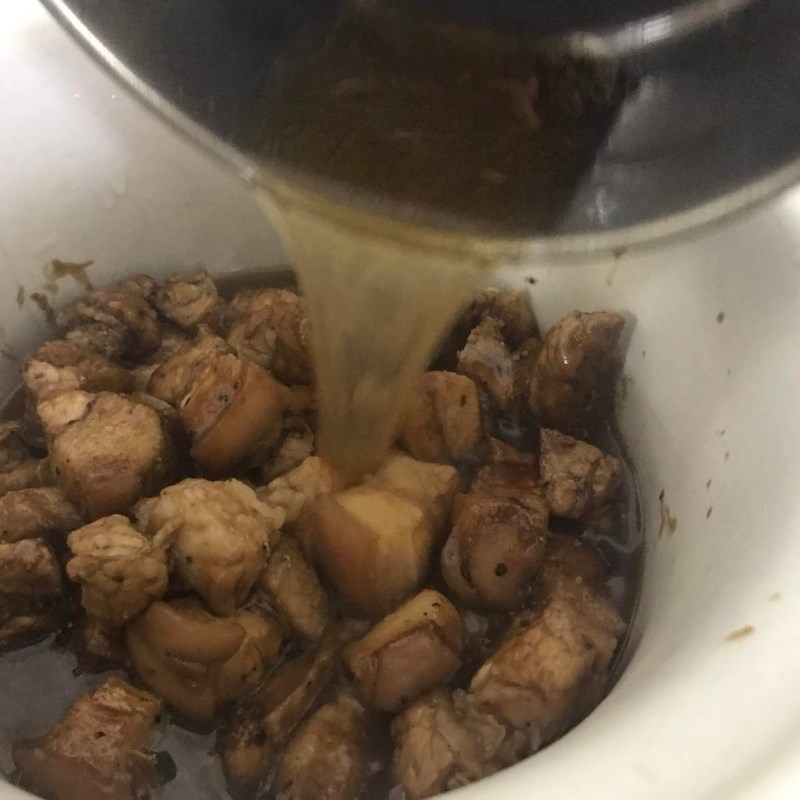 Bước 3 Kho thịt với trám xanh Thịt kho trám xanh (công thức được chia sẻ từ người dùng)