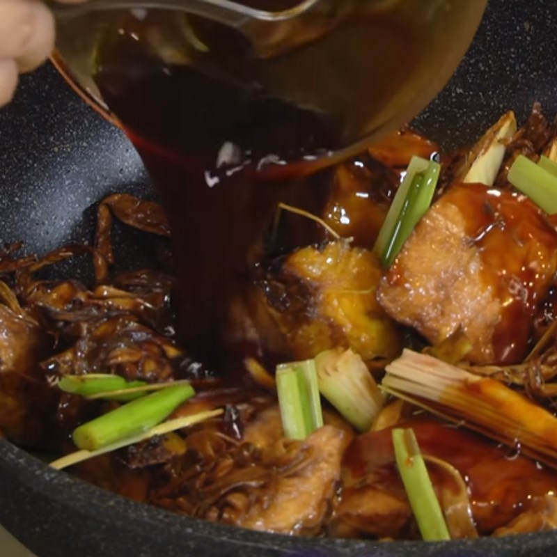 Bước 6 Kho xơ mít sả ớt với nước dừa Xơ mít kho sả ớt