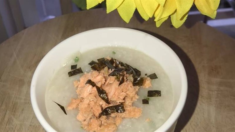 Cháo cá hồi khoai môn