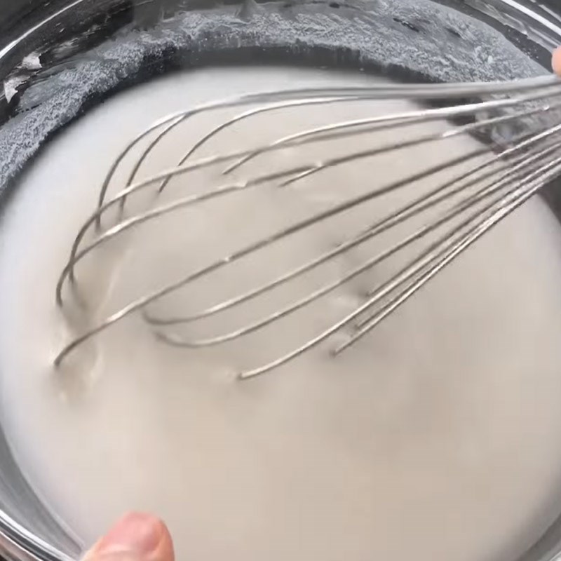 Bước 5 Khuấy bột đổ bánh Bánh đùm