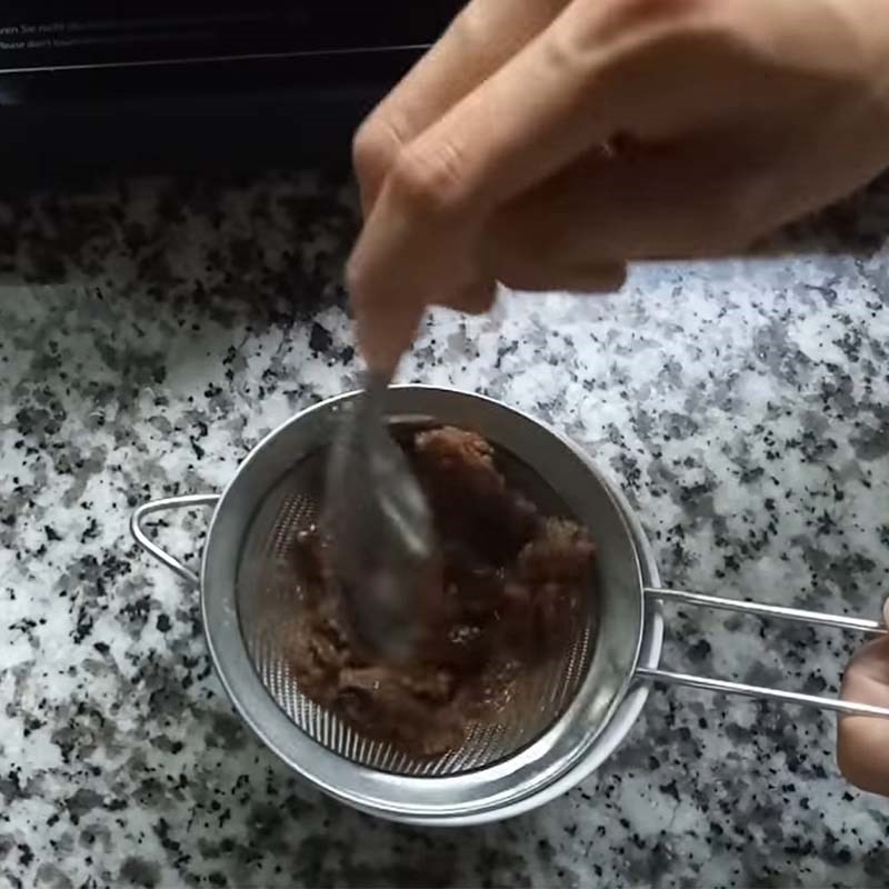 Bước 3 Làm nước me Sườn non rim me