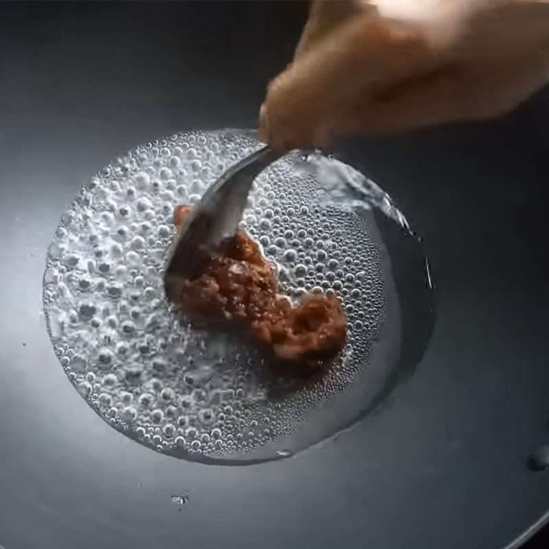 Bước 3 Làm nước me Sườn non rim me