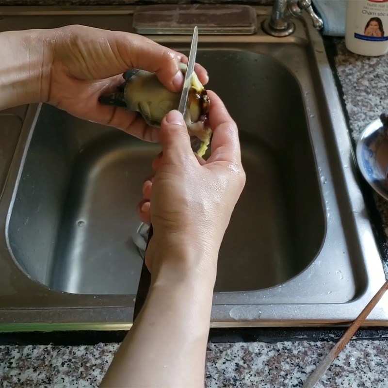 Bước 3 Lấy và cắt ốc Gỏi xoài ốc giác