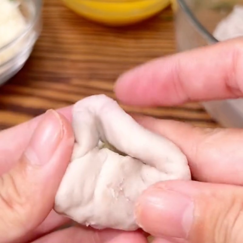 Bước 3 Làm bánh khoai môn nhân phô mai Khoai môn chiên xù nhân phô mai(Công thức từ kênh tiktok Cách Nấu Ngon cùng điện máy XANH)