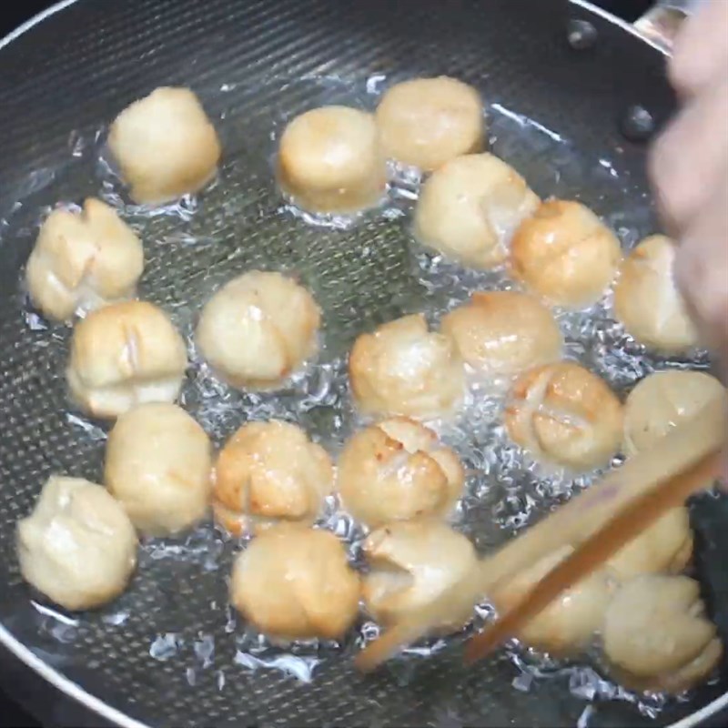Bước 4 Làm bò viên chiên nước mắm Bò viên chiên nước mắm