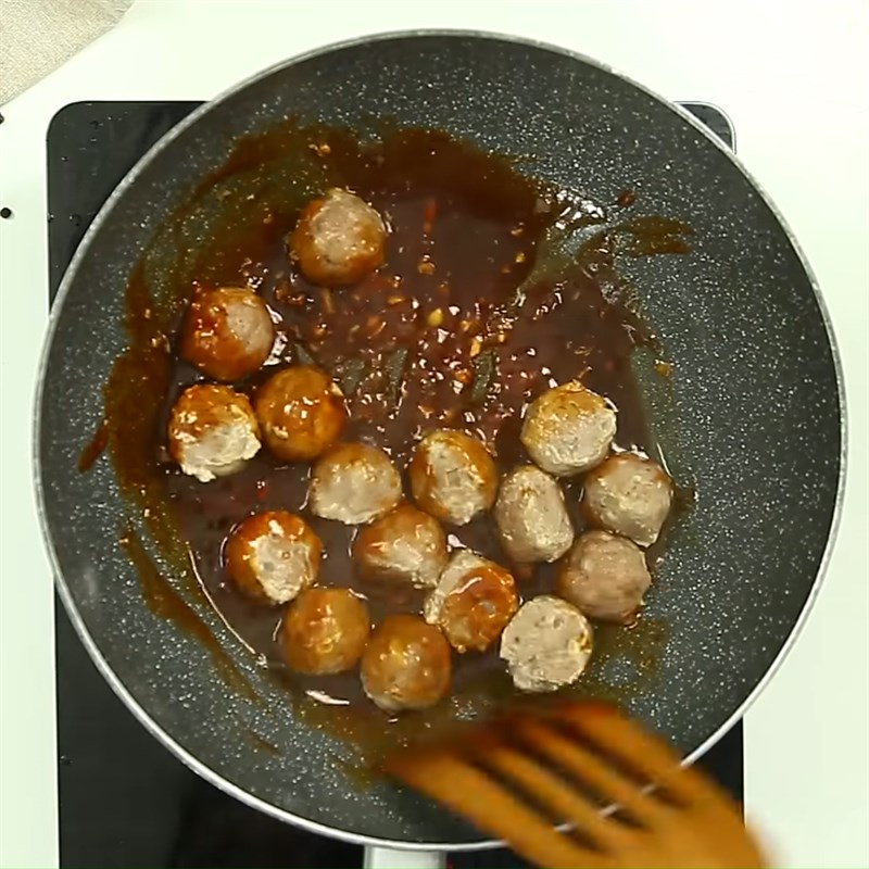 Bước 4 Làm bò viên sốt chua ngọt Bò viên nướng sốt chua ngọt