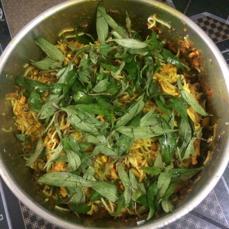Bước 3 Làm bún xào nghệ Bún xào nghệ chay