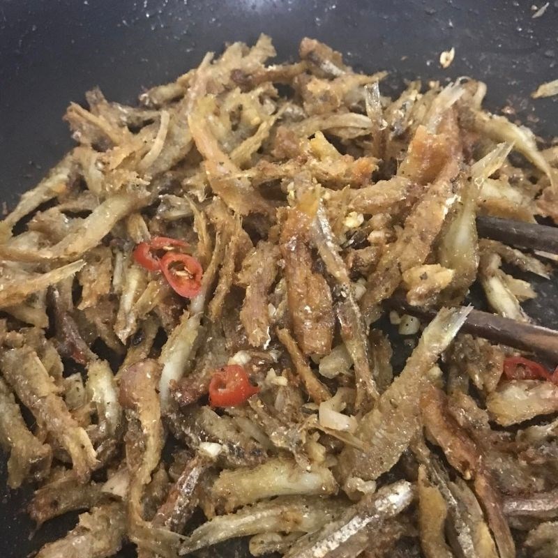 Bước 3 Làm cá cơm chiên nước mắm Cá cơm chiên nước mắm