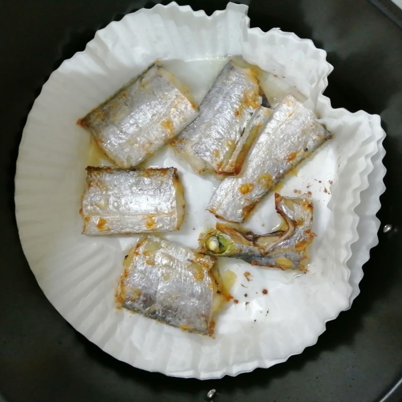 Bước 2 Làm cá hố chiên bằng nồi chiên không dầu Cá hố chiên giòn