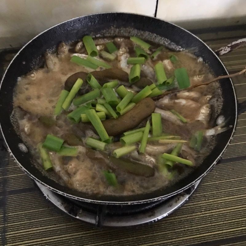Bước 3 Làm cá linh kho me Cá linh kho me