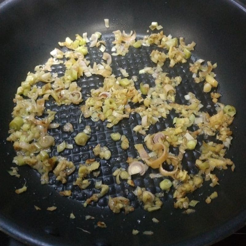 Bước 2 Làm cá tím xào nấm Cà tím xào nấm
