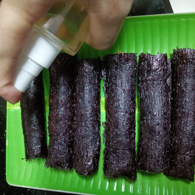 Bước 3 Làm chả thịt heo cuộn rong biển Chả thịt heo cuộn rong biển (Công thức được chia sẻ từ người dùng)
