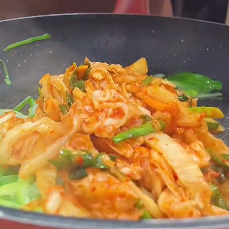 Bước 2 Làm cơm rang kim chi Cơm rang kim chi (Công thức được chia sẻ từ TikTok Cách Nấu Ngon cùng Cách Nấu Ngon)