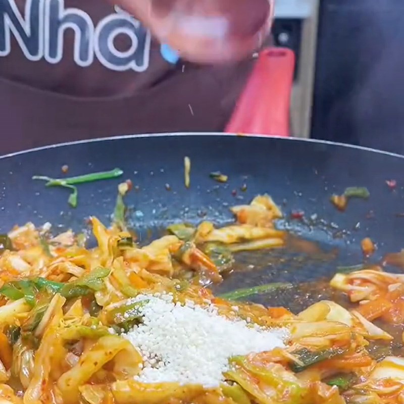 Bước 2 Làm cơm rang kim chi Cơm rang kim chi (Công thức được chia sẻ từ TikTok Cách Nấu Ngon cùng Cách Nấu Ngon)