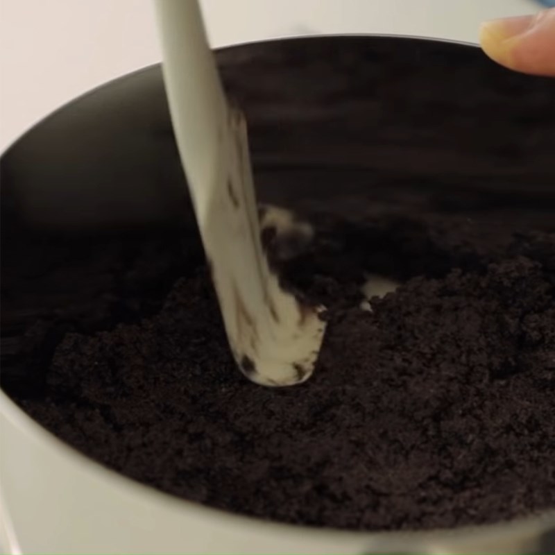 Bước 1 Làm đế cheesecake Bánh cheesecake oreo nhân kem