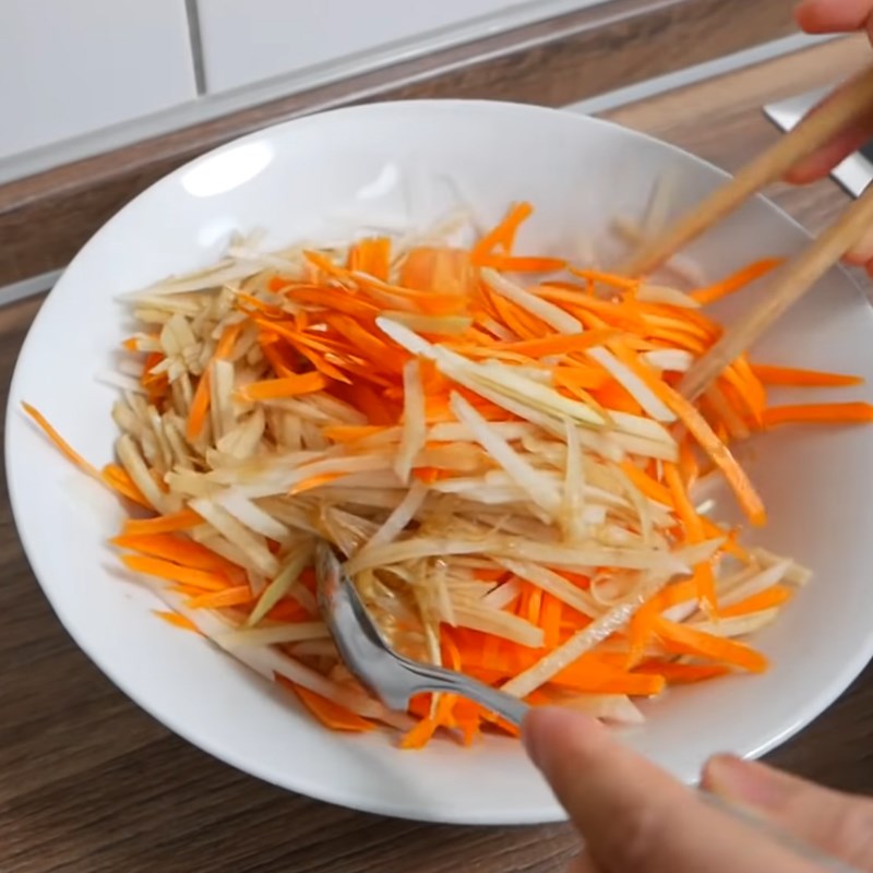 Bước 4 Làm đồ chua ăn kèm Bột chiên khoai môn trứng