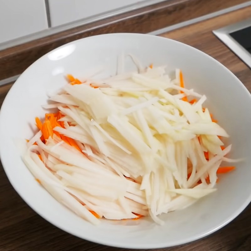 Bước 4 Làm đồ chua ăn kèm Bột chiên khoai môn trứng