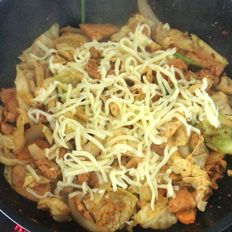 Bước 4 Làm gà xào phô mai Gà xào phô mai