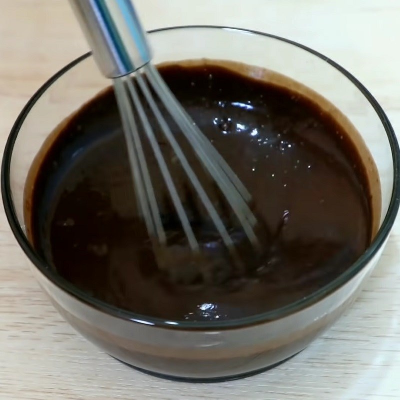 Bước 3 Làm hỗn hợp vỏ bánh Bánh rán oreo nhân kem sữa