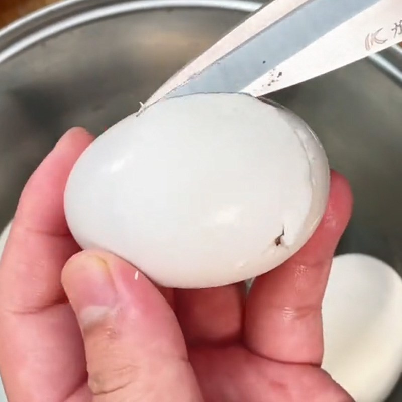 Bước 3 Làm hột vịt lộn nướng Hột vịt lộn nướng (Công thức được chia sẻ từ TikTok Cách Nấu Ngon cùng Cách Nấu Ngon)
