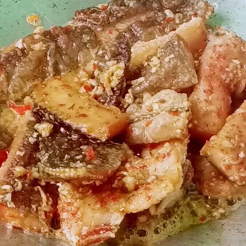 Bước 3 Làm khô cá lóc sốt bơ tỏi Khô cá lóc sốt bơ tỏi