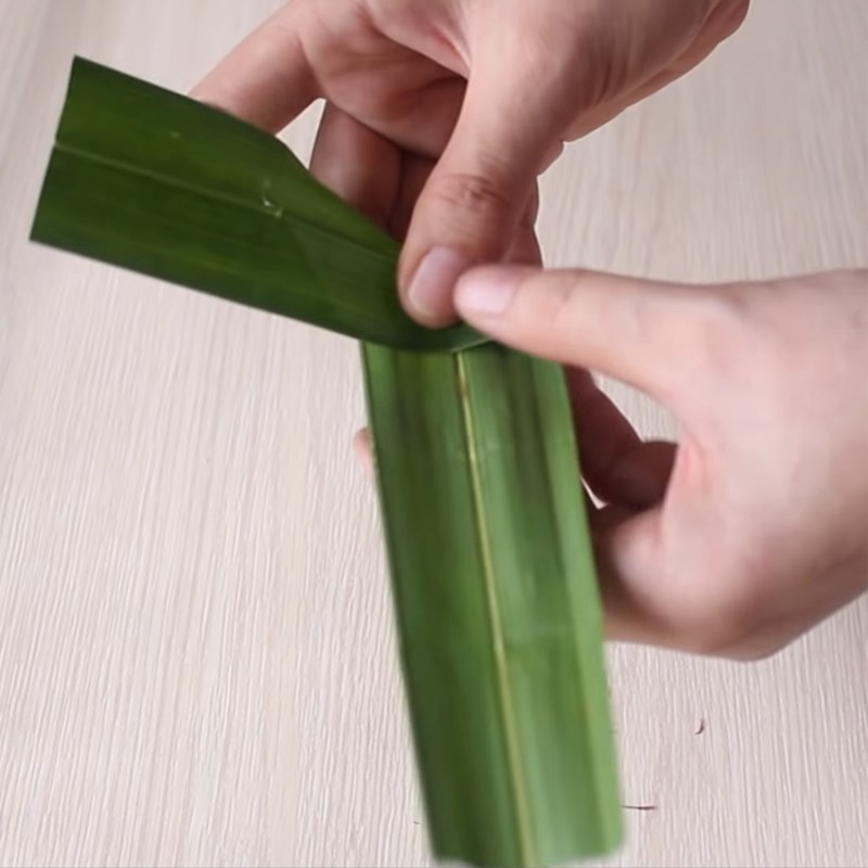 Bước 1 Làm khuôn bánh Bánh xu xê truyền thống Huế