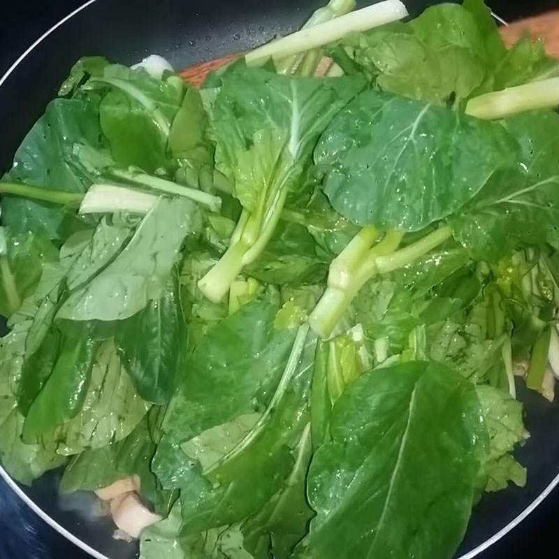 Bước 4 Làm lòng gà xào cải Lòng gà xào rau cải