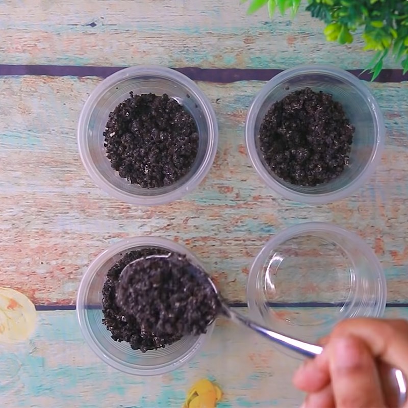 Bước 1 Làm lớp bánh Oreo nghiền Pudding oreo