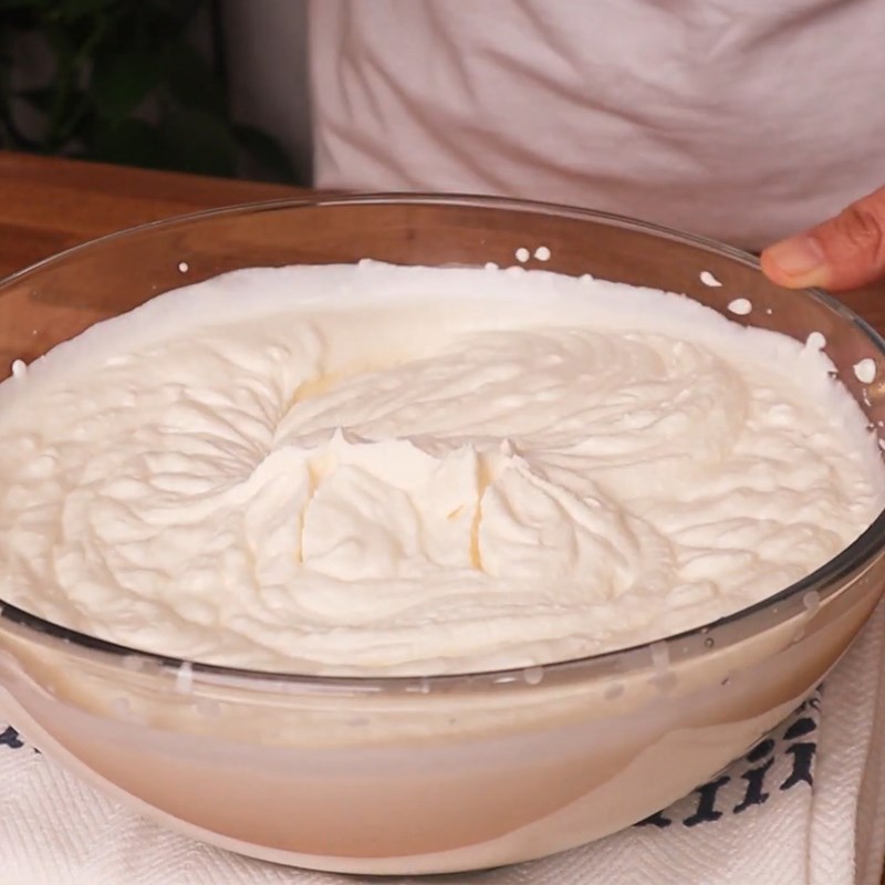 Bước 7 Làm lớp kem hoa hồng Bánh crepe ngàn lớp hoa hồng